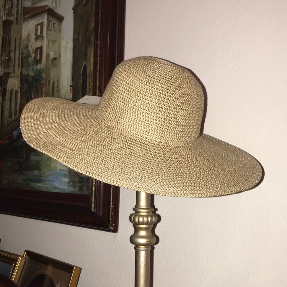 Roxy hat New with tag